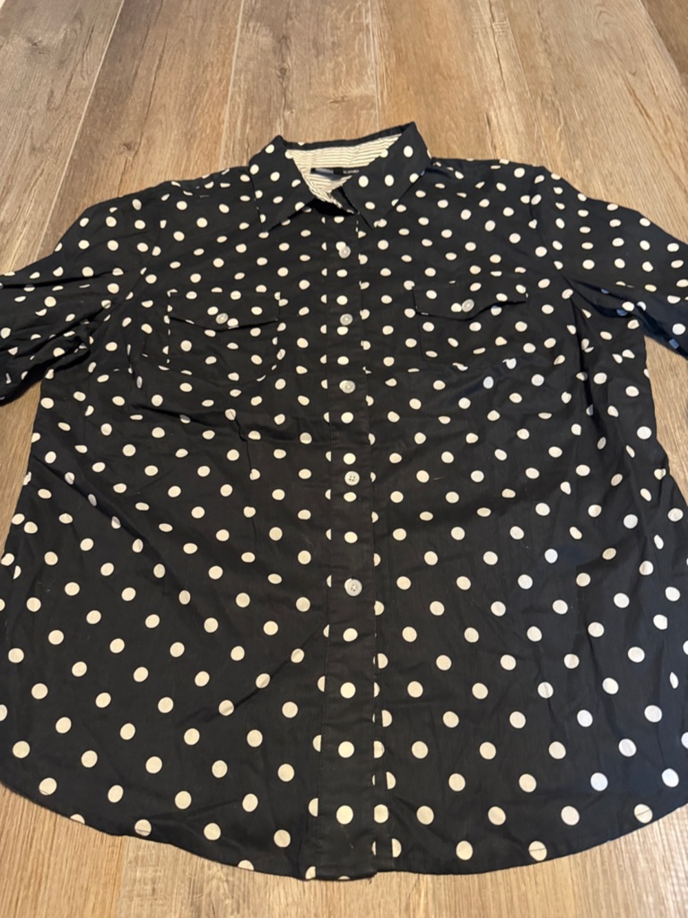 Women’s Jones New York Signature Black and White Polka Dot Long Sleeve Shirt - Picture 5 of 6